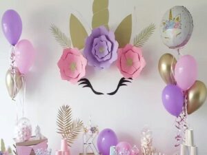 Kit d’anniversaire enfant thème licorne avec décoration complète, couleurs pastel et accessoires féeriques